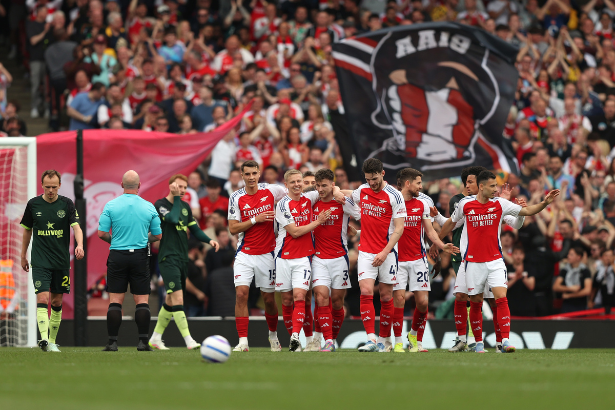 为中国赢尊重！日本球迷赛后向成都蓉城鼓掌：大赞成都值得尊重（日本球迷赛后为成都蓉城鼓掌：中国赢得尊重，成都值得敬佩）