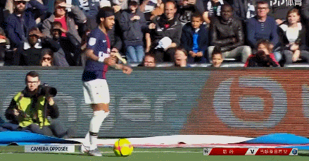 巴萨半场0-1落后法兰克福