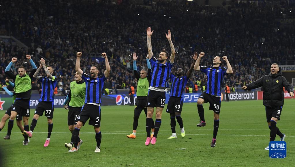 戏剧性拉满，内马尔自八月初后首次破门随后又送出一粒点球（戏剧拉满：内马尔收获八月初后首球，转身又送点球）