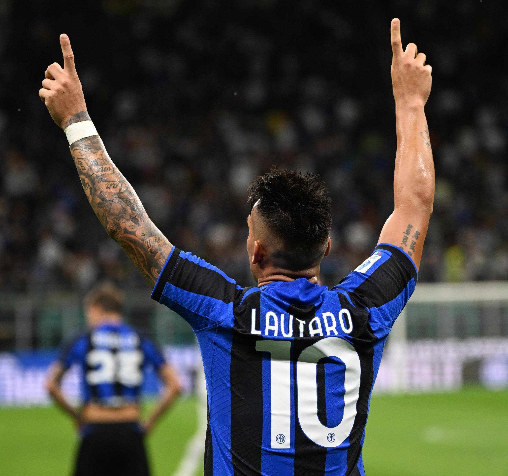 椰子：踢后卫让库普恢复信心；DV9受伤是戴维和奥蓬达的机会（椰子：让库普客串后卫助其重拾信心，DV9伤退成戴维与奥蓬达良机）