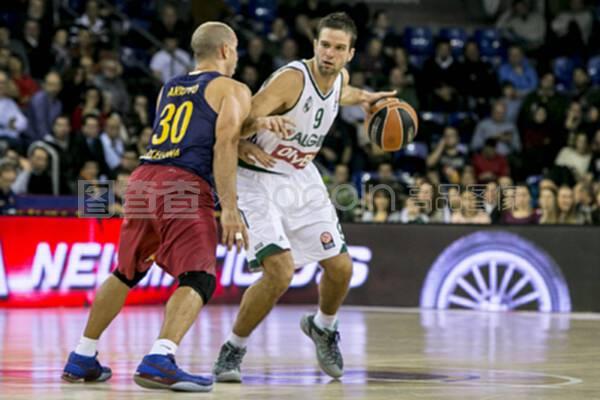 76人以123-114战胜雄鹿，马克西砍54分，助球队逆转三连败，稳居东部第六。（马克西轰下54分，76人123-114力克雄鹿，止住三连败稳居东部第六）