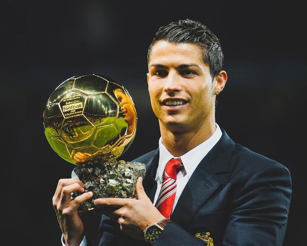 贝纳蒂亚：我和德布劳内谈过，但当时他已接近签约那不勒斯了（贝纳蒂亚：曾与德布劳内沟通，但他当时已基本确定加盟那不勒斯）