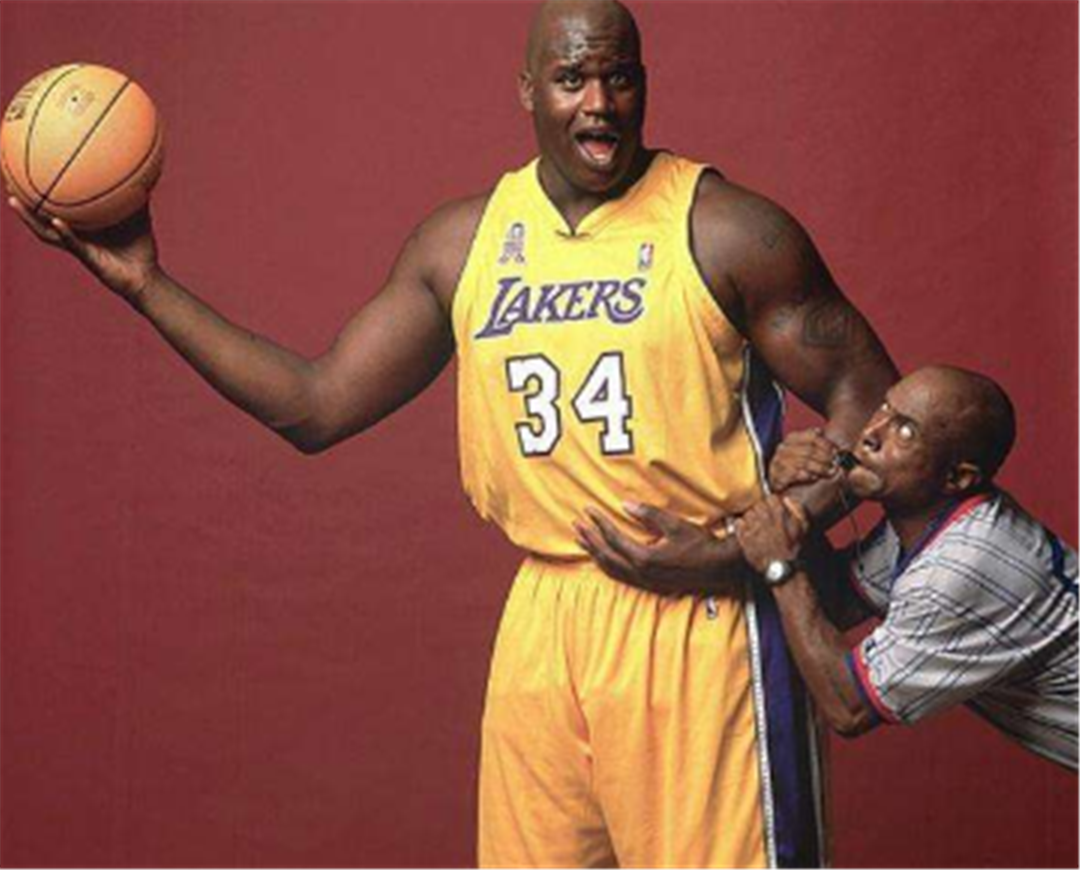 记者晒视频：钟义浩现场观看海牛比赛，海牛进球后他兴奋鼓掌（记者晒视频：钟义浩现场观战海牛，破门瞬间激动鼓掌）