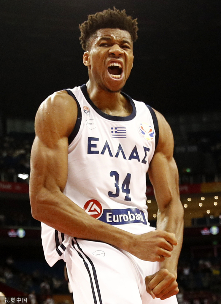 伊利牛奶开启促销活动：买三箱牛奶即送CBA新赛季球票一张（伊利牛奶推出优惠：购三箱即赠CBA新赛季球票）