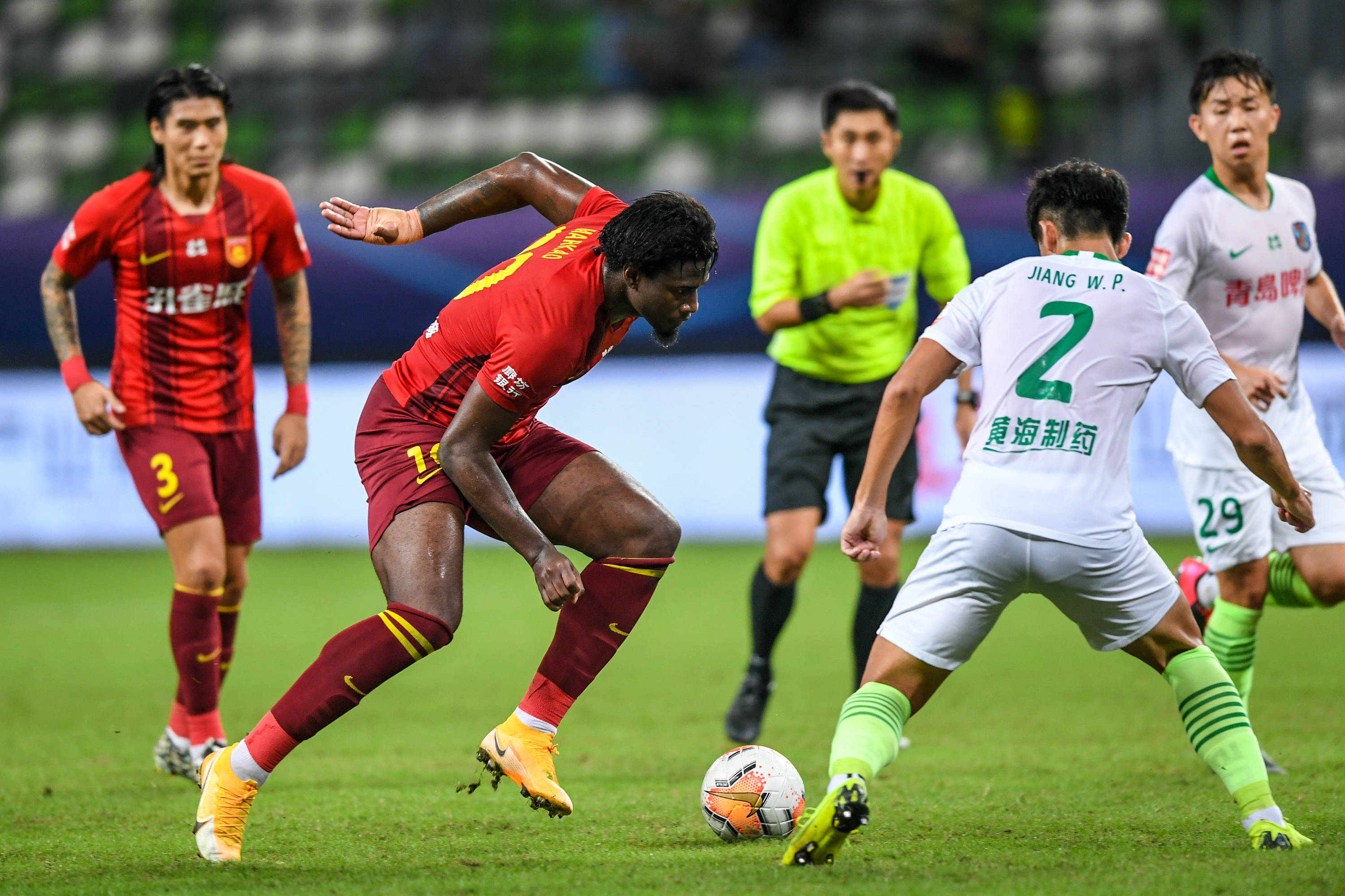 高效6中6！坏消息退步了 好消息回到五年前 没曾凡博还得靠他？（6投6中效率爆棚！虽有退步的坏消息 但似乎重回五年前 没曾凡博仍得靠他？）